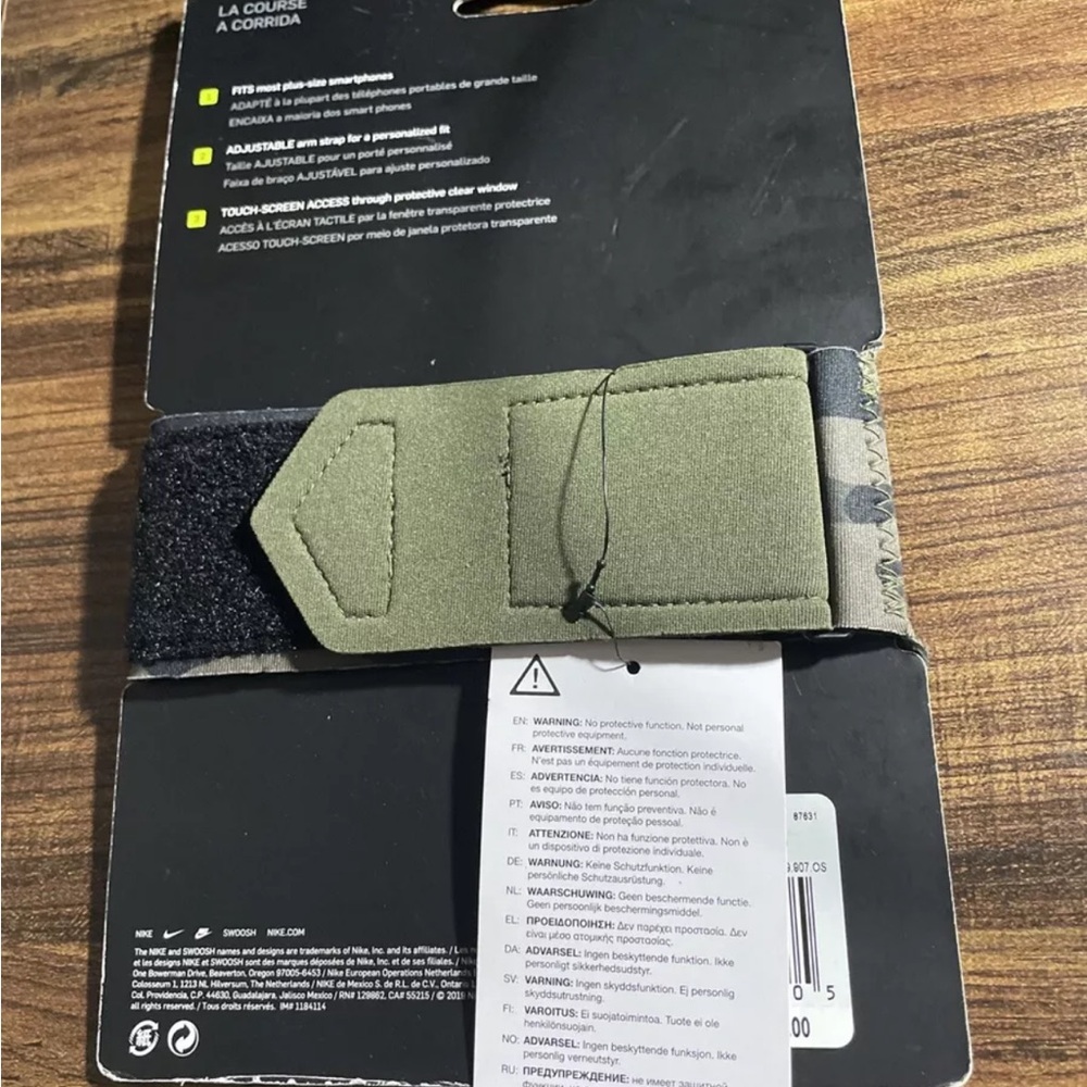 Nike Running Arm Band Plus Fits Most Plus-Size Smartphones Multi Color